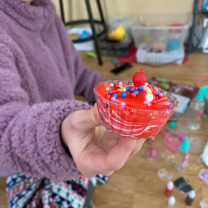 Σετ Fluffy Slime με γκλίτερ και αξεσουάρ (6+ ετών)
