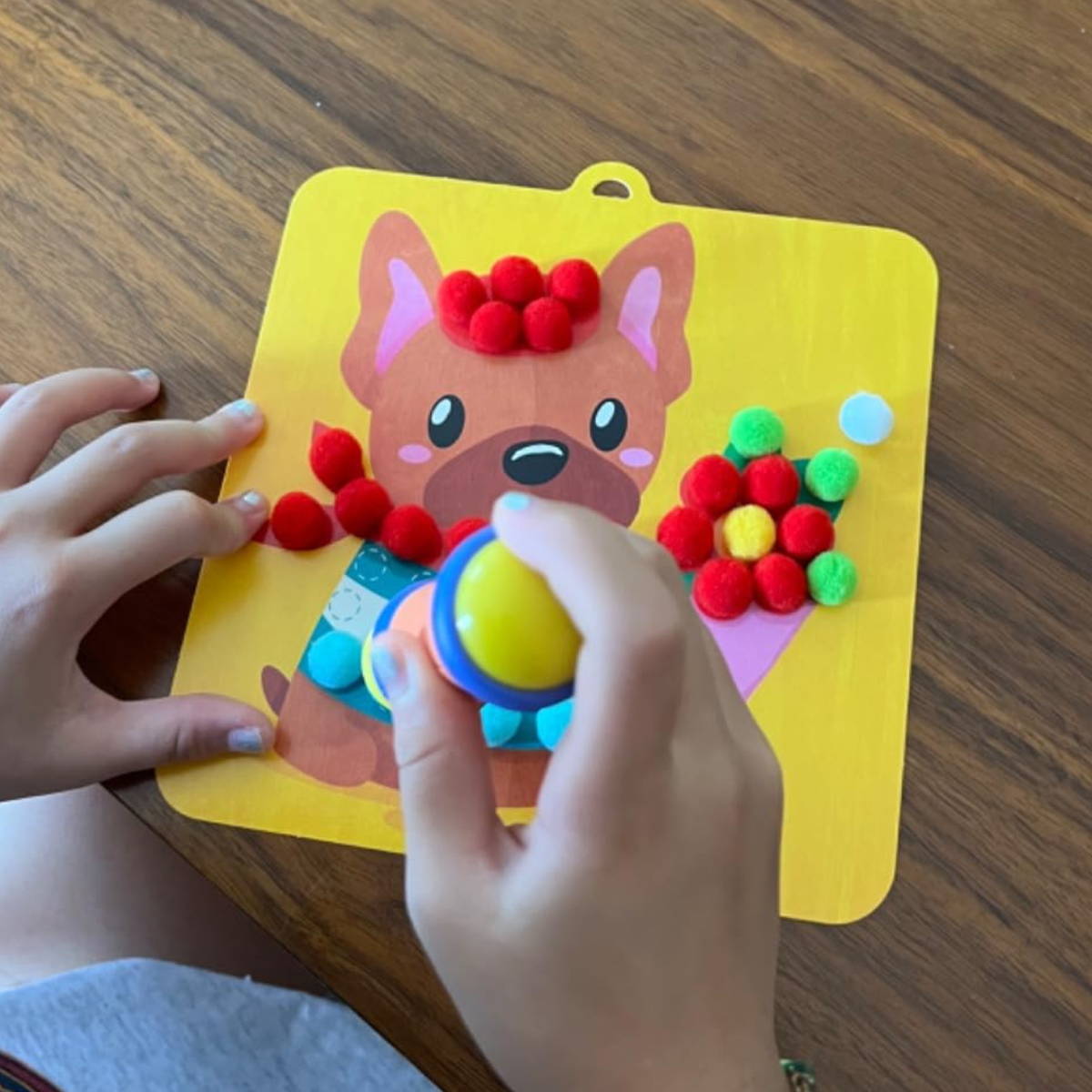Crafty Pom Pom Kit – Το Σετ για Αφράτη Δημιουργία