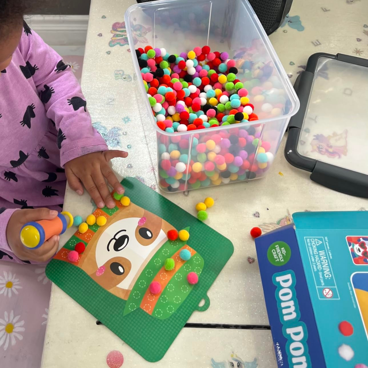Crafty Pom Pom Kit – Το Σετ για Αφράτη Δημιουργία