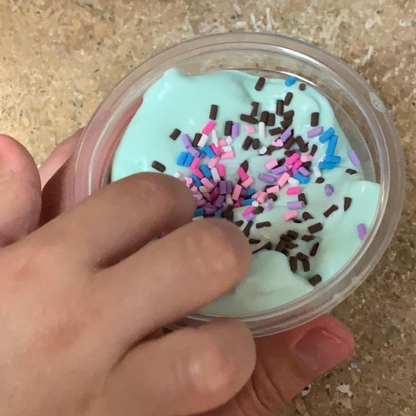 Σετ Fluffy Slime με γκλίτερ και αξεσουάρ (6+ ετών)