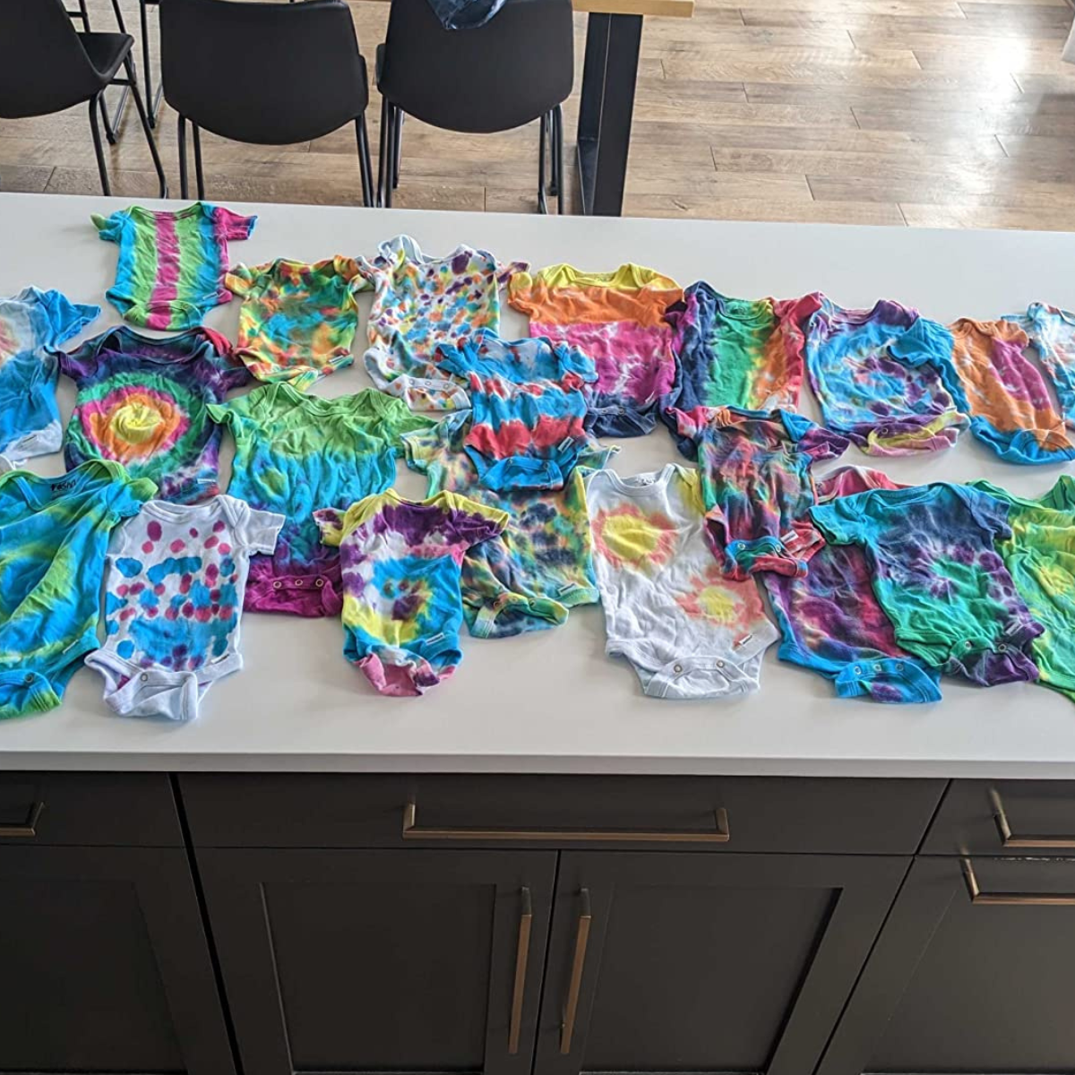Σετ Βαφής Tie-Dye 24 Χρωμάτων – Απελευθέρωσε τη δημιουργικότητα!