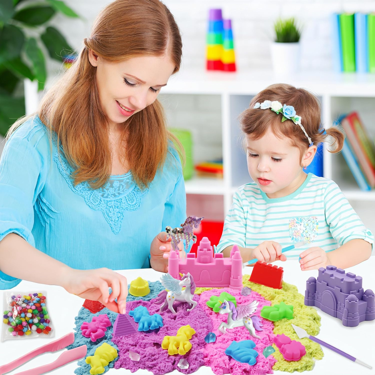 Kinetic Sand Κατασκευαστικό Παιχνίδι με Πτυσσόμενο Κάδο – Σκάψε, Χτίσε & Γκρέμισε (2 κιλά άμμου, για ηλικίες 3+)