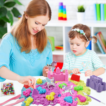 Kinetic Sand Κατασκευαστικό Παιχνίδι με Πτυσσόμενο Κάδο – Σκάψε, Χτίσε & Γκρέμισε (2 κιλά άμμου, για ηλικίες 3+)