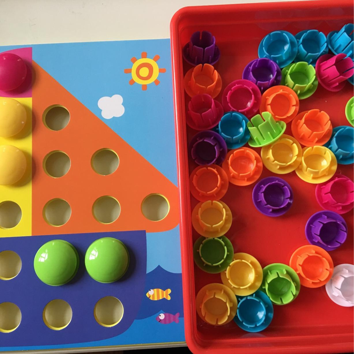 Color Match Genius – Παιχνίδι με Κουμπιά για Εκμάθηση & Λεπτές Κινητικές Δεξιότητες (46 Τεμάχια, 2-5 ετών)